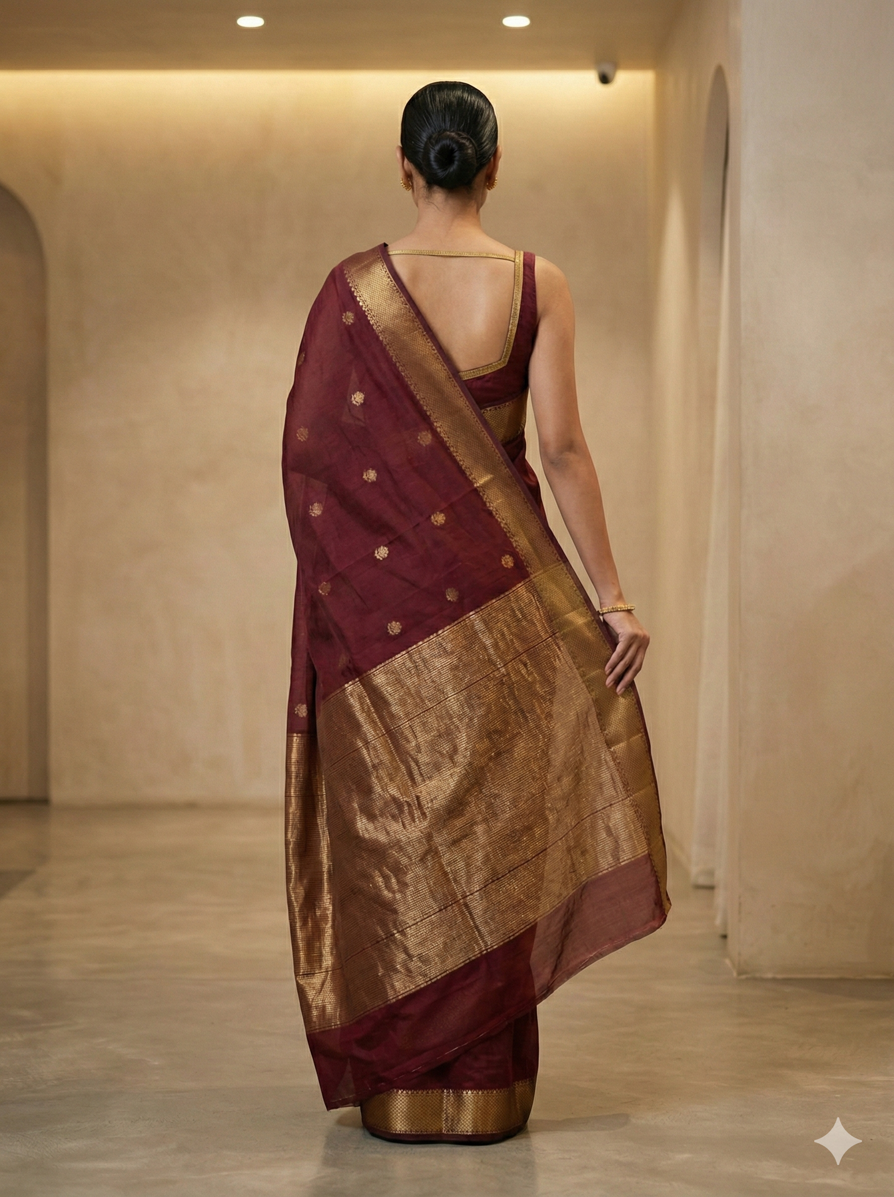 Handloom Exquisite Deep Maroon Silk-Blend Maheshwari Silk Cotton Saree with Rich Golden Zari Work