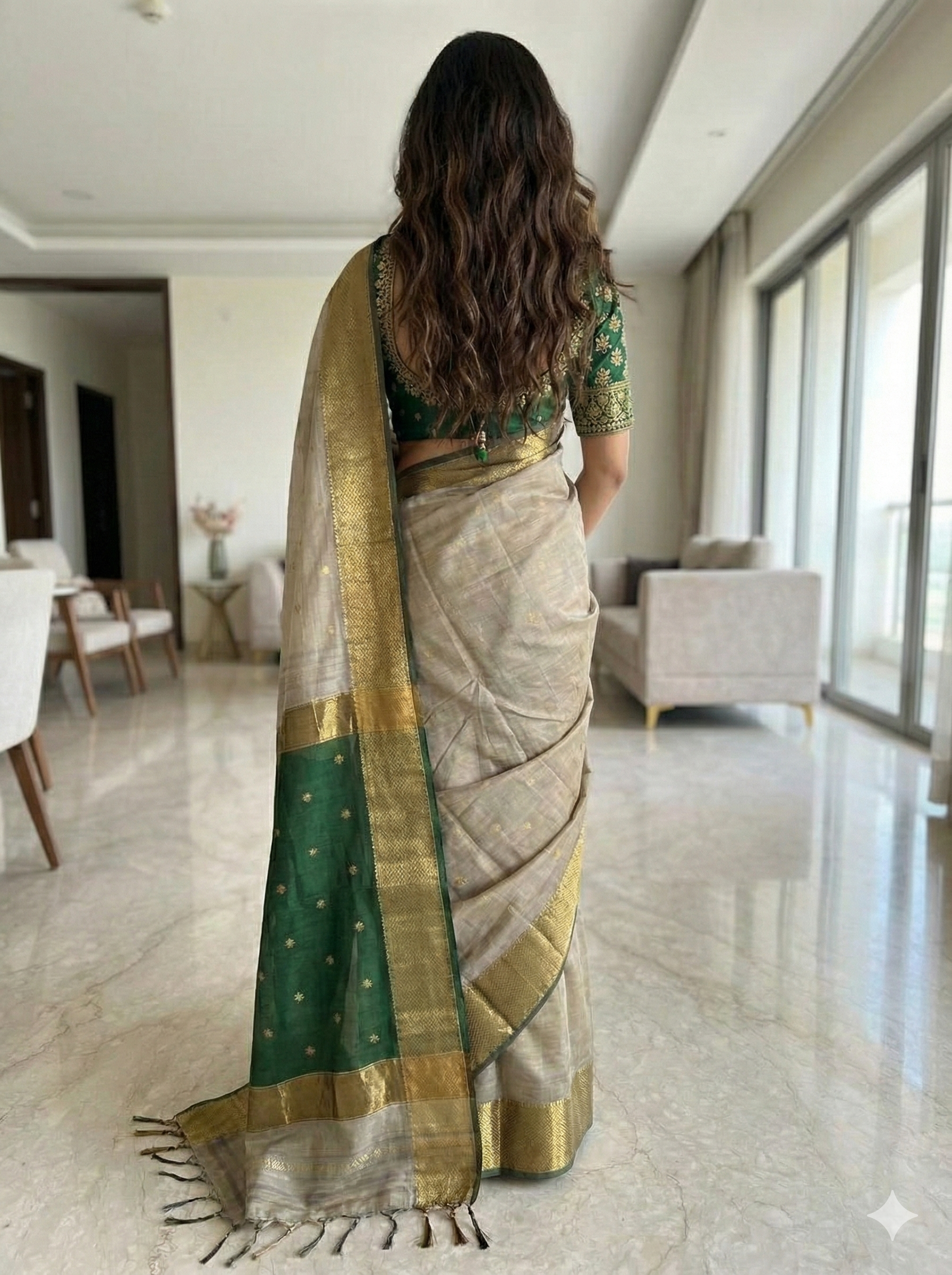 Handloom Elegant Beige and Dark Green Maheshwari Cotton Silk Saree with Gold Zari