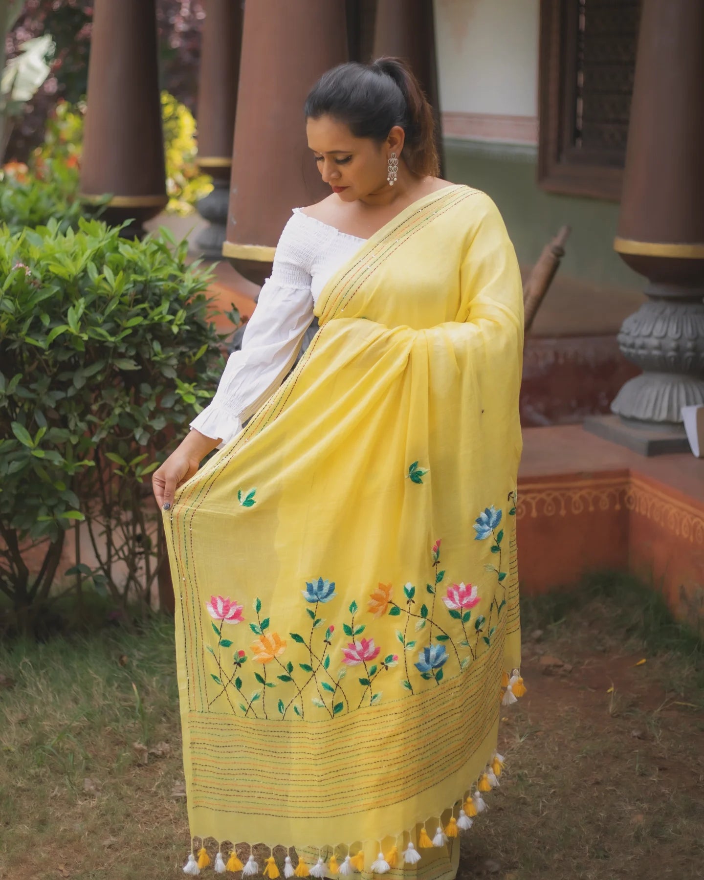 Handwoven Kantha embroidery pride of West-Bengal tradition Mul Cotton Handloom Saree | Light yellow